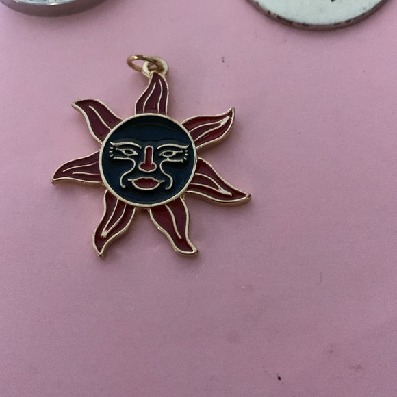 Four assorted pendants - Picture 3 of 7